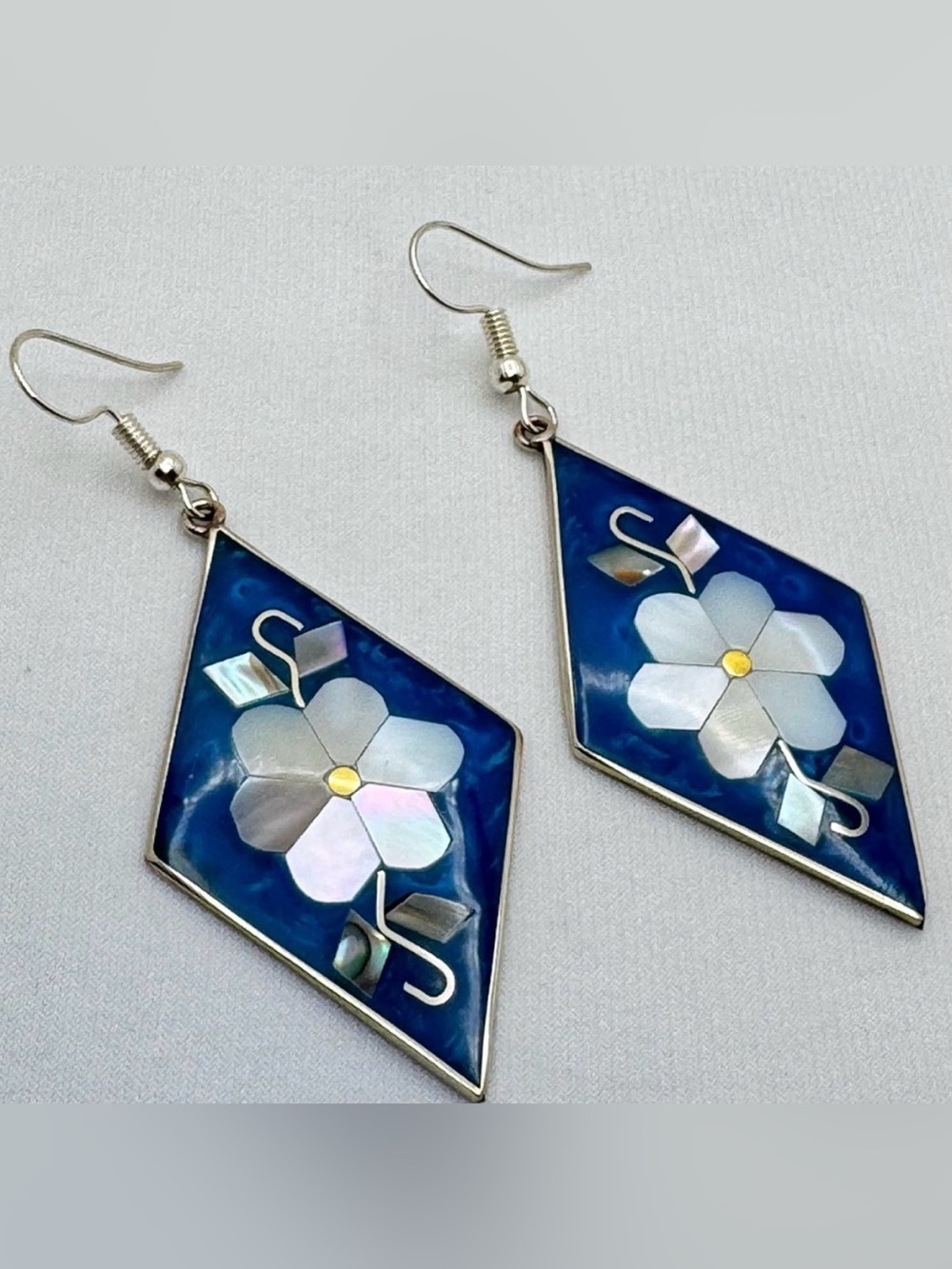 Vintage Vietta Taxco Silver Overlay Mother of Pearl Flower Blue Dangle Earrings